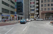 突き当りまで進み右にまっすくぐ道なりに歩きます！