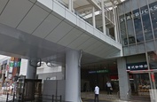 川越駅西口を出てまず左へお進みください！